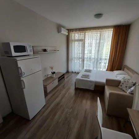 Charming Studio In A With A Pool Lejlighed Sveti Vlas