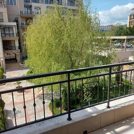 Charming Studio In A With A Pool Lejlighed Sveti Vlas