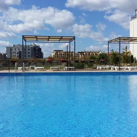 Charming Studio In A With A Pool Sveti Vlas